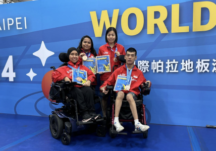 (From left to right: Nurulasyiqah Mohd Taha and her athlete competition partner, Nur Azizah; right: Aloysius Gan Kai Hong with his athlete competition partner, Eve Cher) (Photo credit: SDSC/Singapore Disability Sports Council)